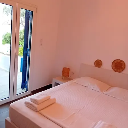 Lilian 2 * Batsi (Andros)